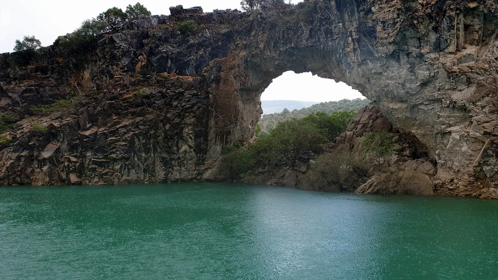 Muğla'ya Komşu Cennet Arapapıştı Kanyonu Ziyaretçi Akınına Uğruyor