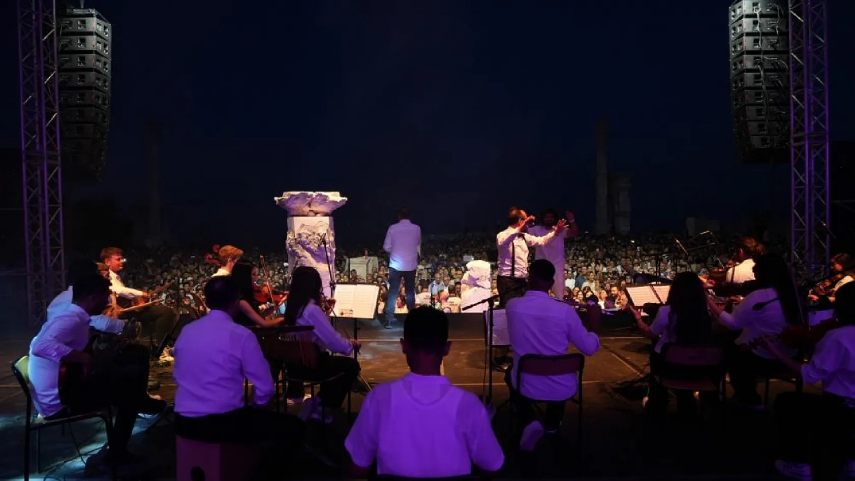 Antik kentte ilk gece gösterisi yapıldı