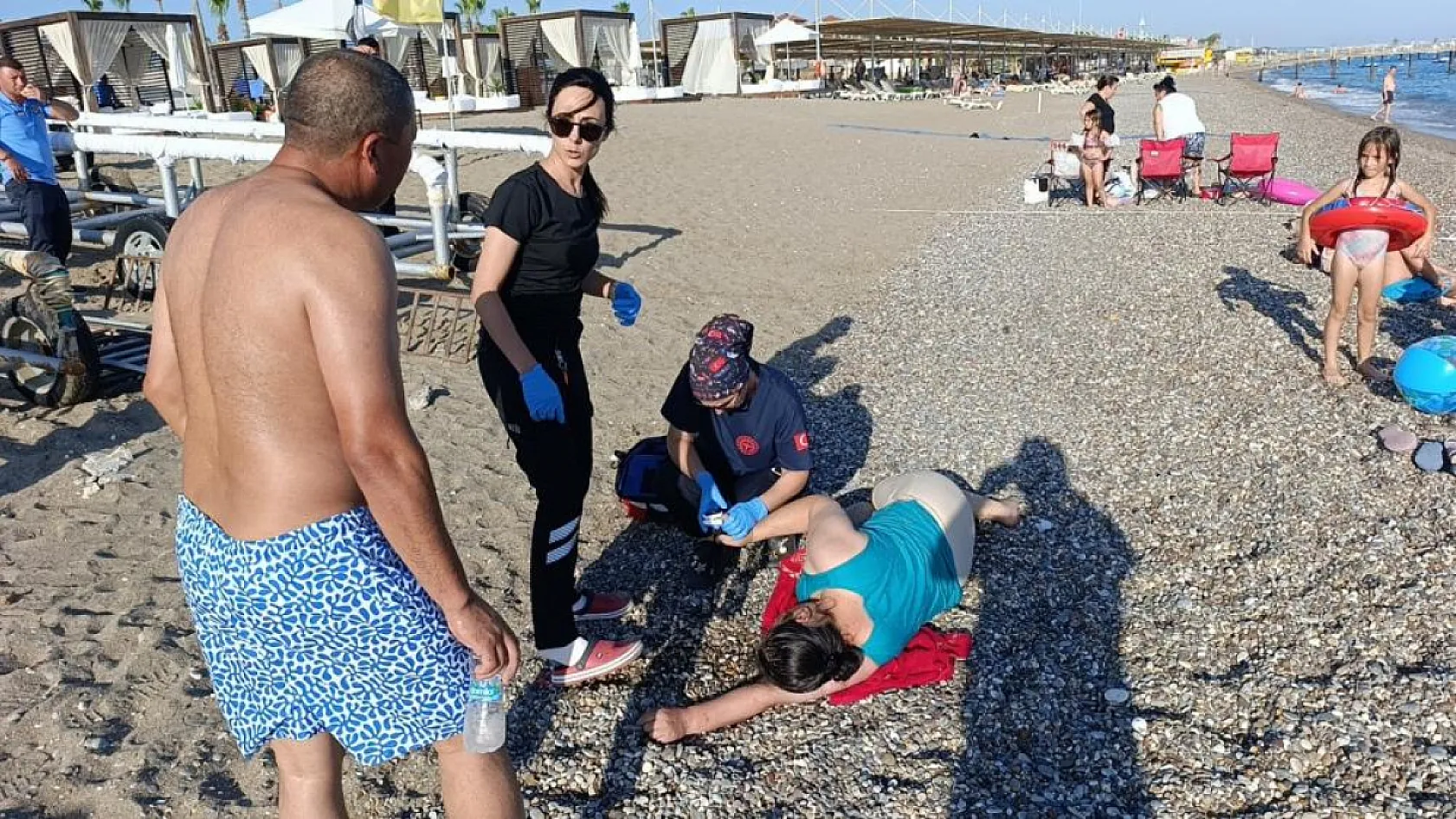 Halk Plajında Korku Dolu Anlar: Kadın Son Anda Kurtarıldı