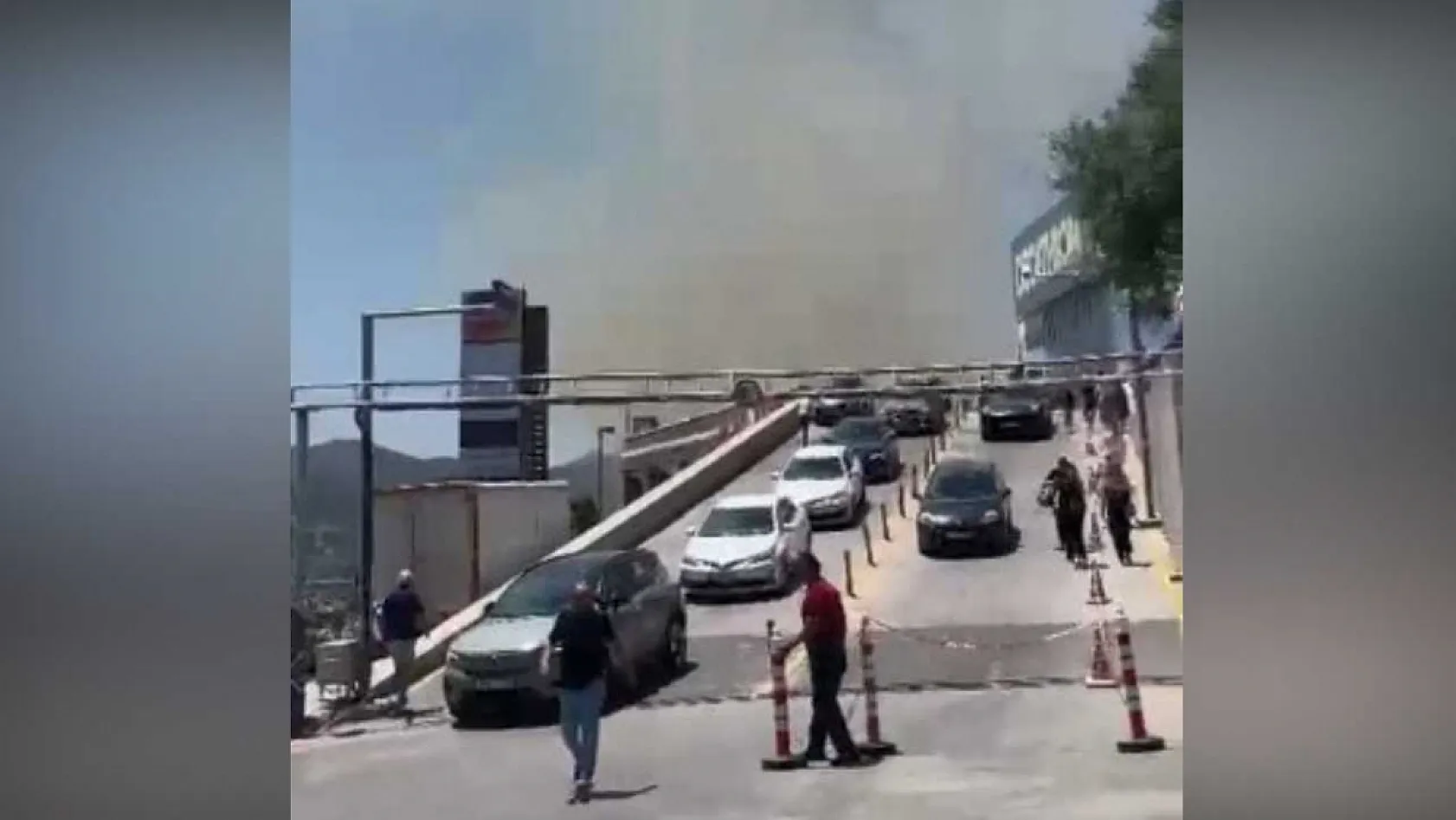 Bodrum'daki yangında alışveriş merkezi tahliye edildi