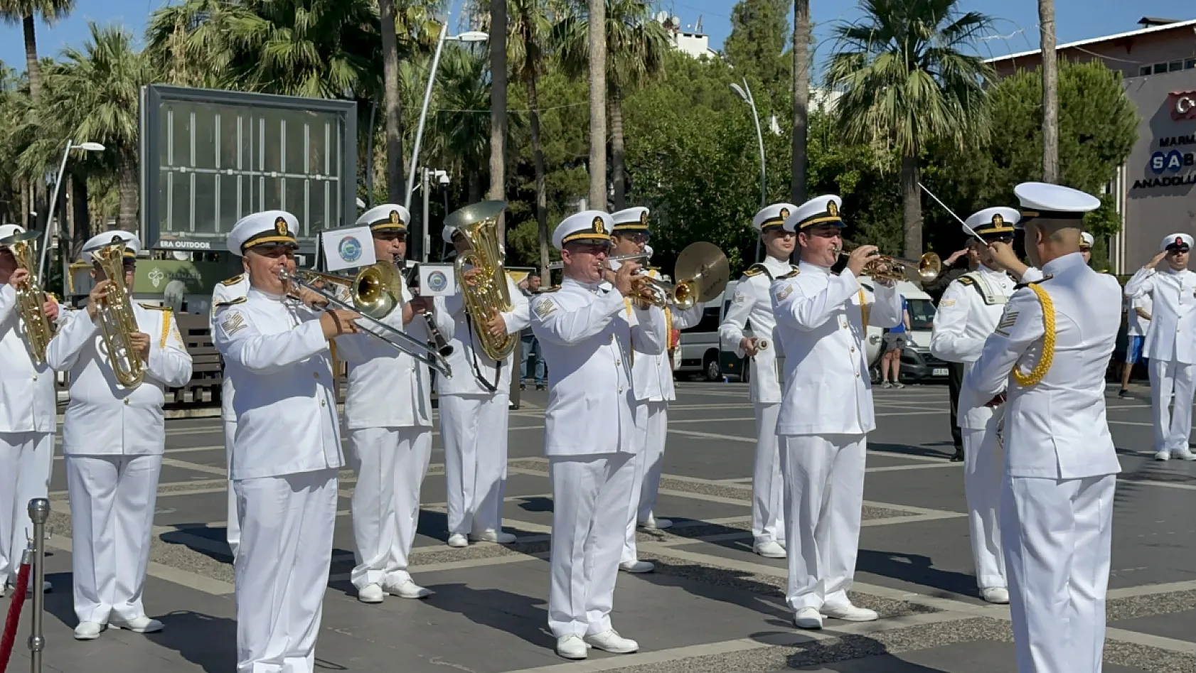 Marmaris'te 1 Temmuz Kabotaj Bayramı çelenk sunma töreni ile başladı