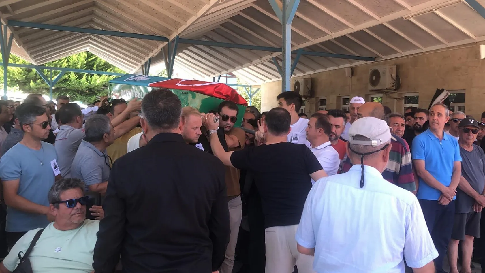 Datça Ülkü Ocakları Başkanı Eren, son yolculuğuna uğurlandı
