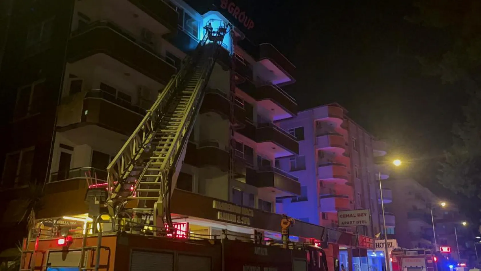Gece Yarısı Apart Otelde Yangın
