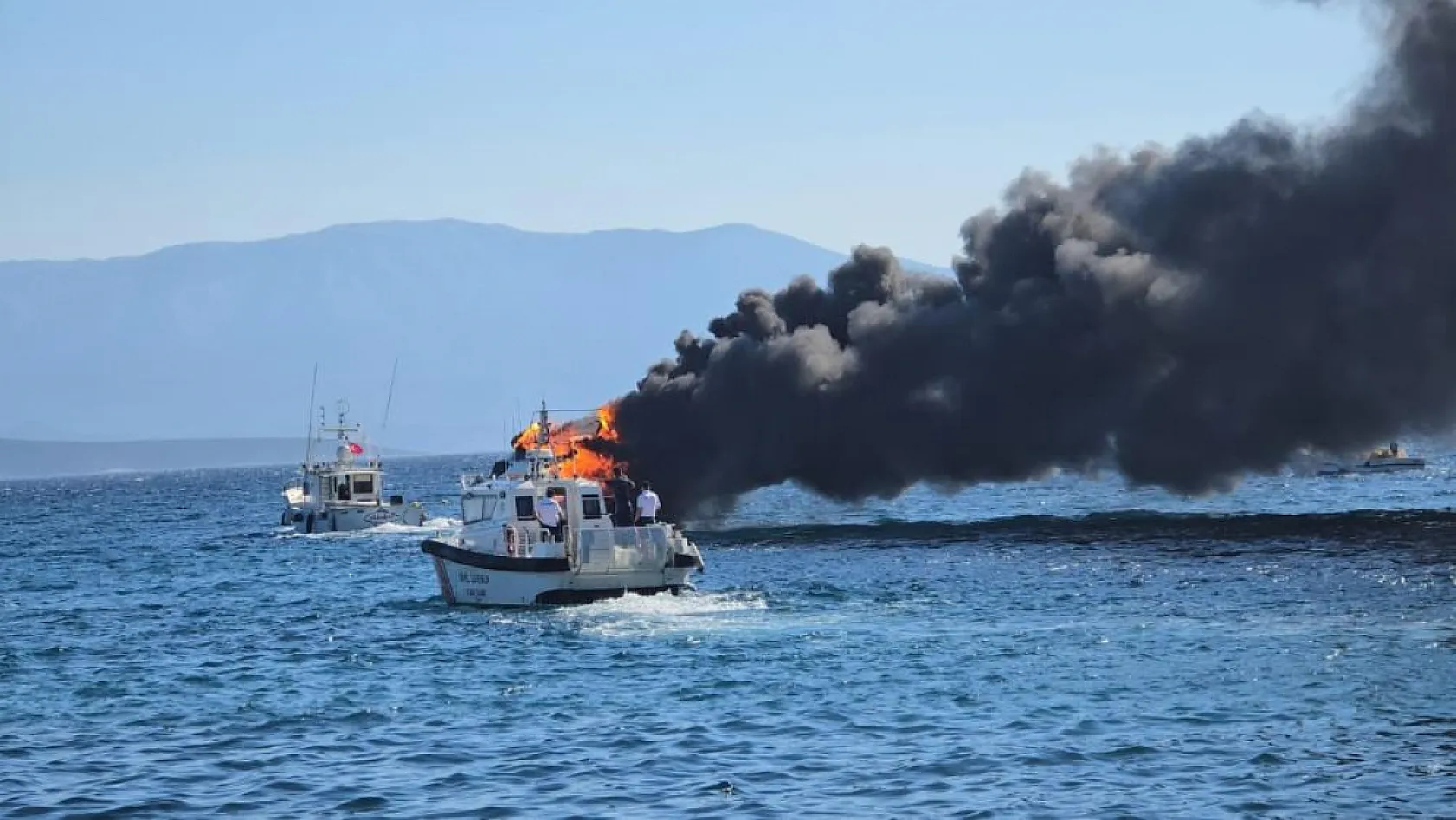 İzmir Çeşme'de yat yangını