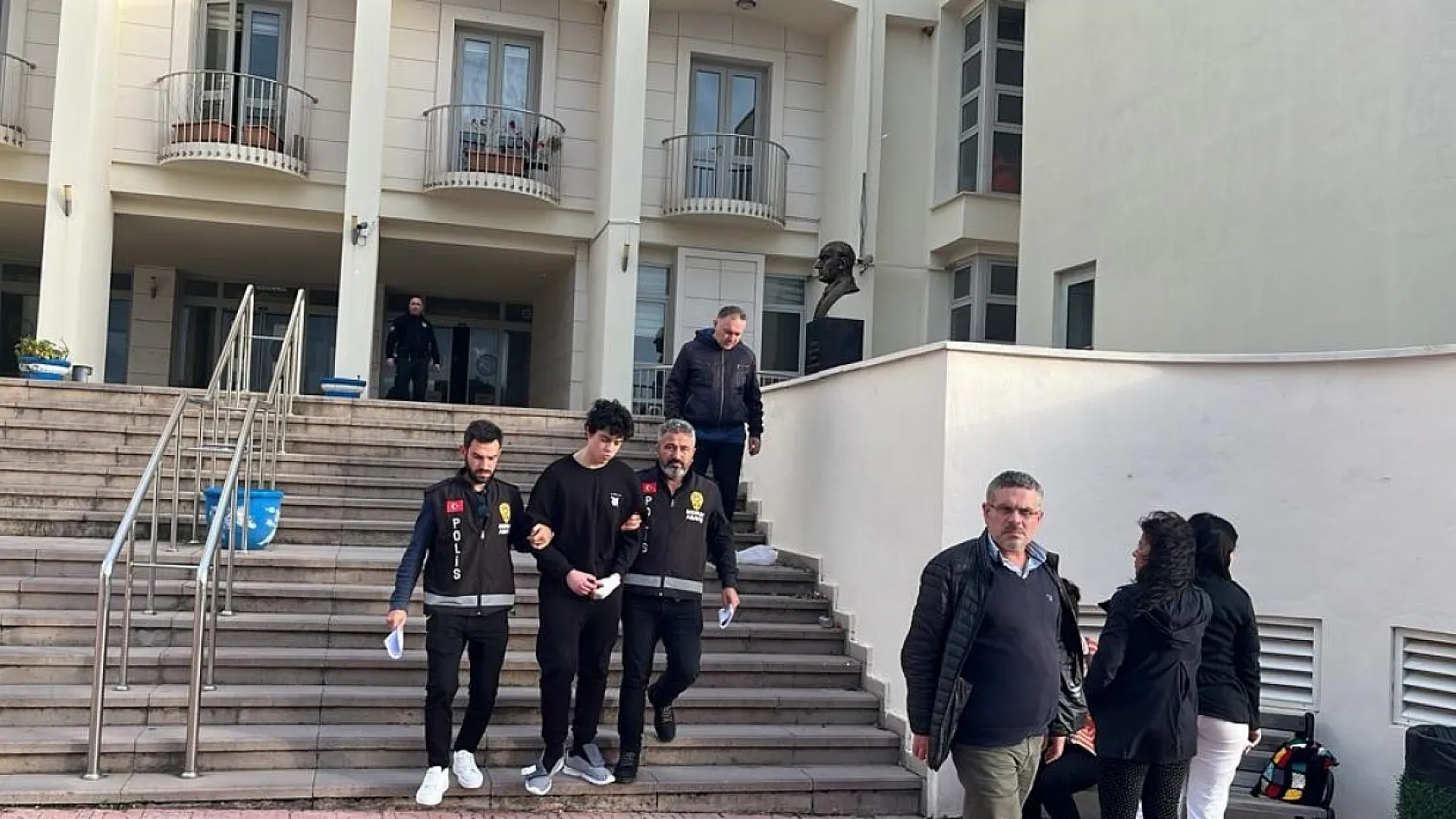Bodrum'da Annesini Öldüren Gence 24 Yıl Hapis