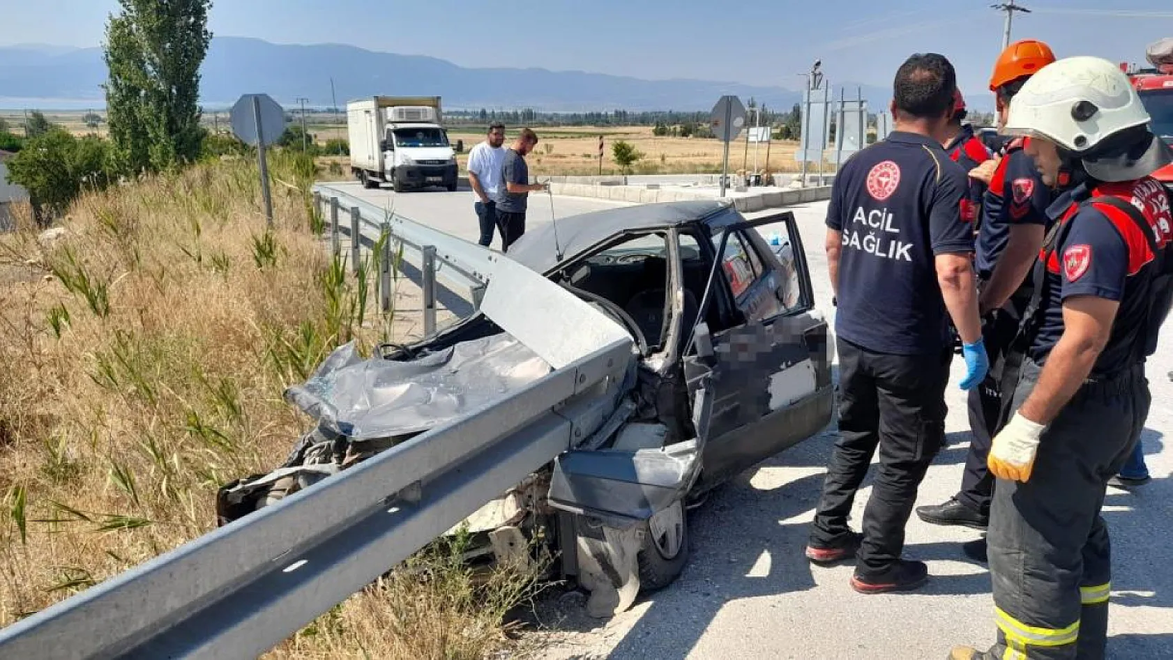 Burdur-Fethiye Yolunda Otomobil Bariyere Saplandı: 1 Yaralı