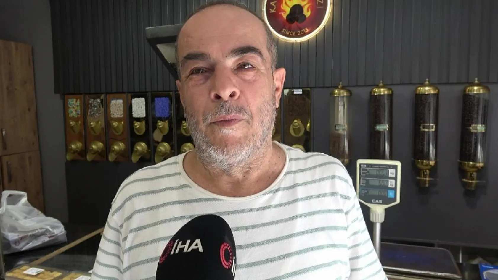 Sıcakların 45 dereceyi bulmasına dayanamayınca, iş yerine not asıp tatile çıktı