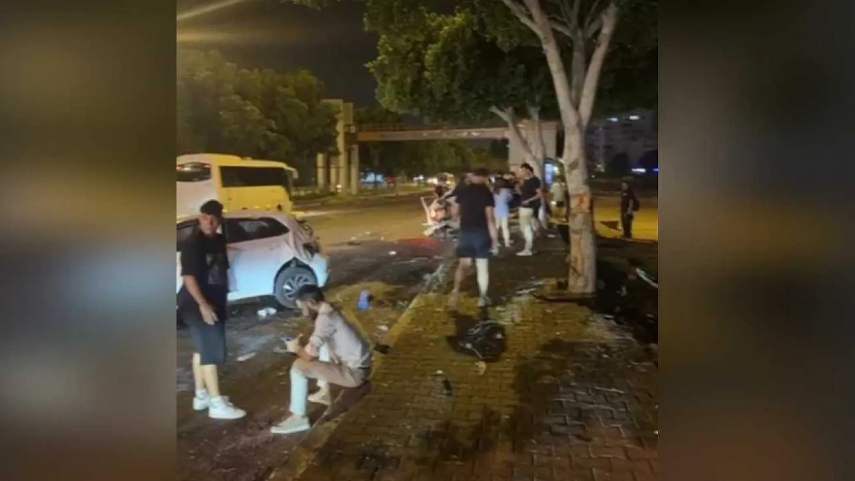 Baba ile oğlunun hayatını kaybettiği aynı kaldırımda yürürken aracın çarptığı genç hayatını kaybetti