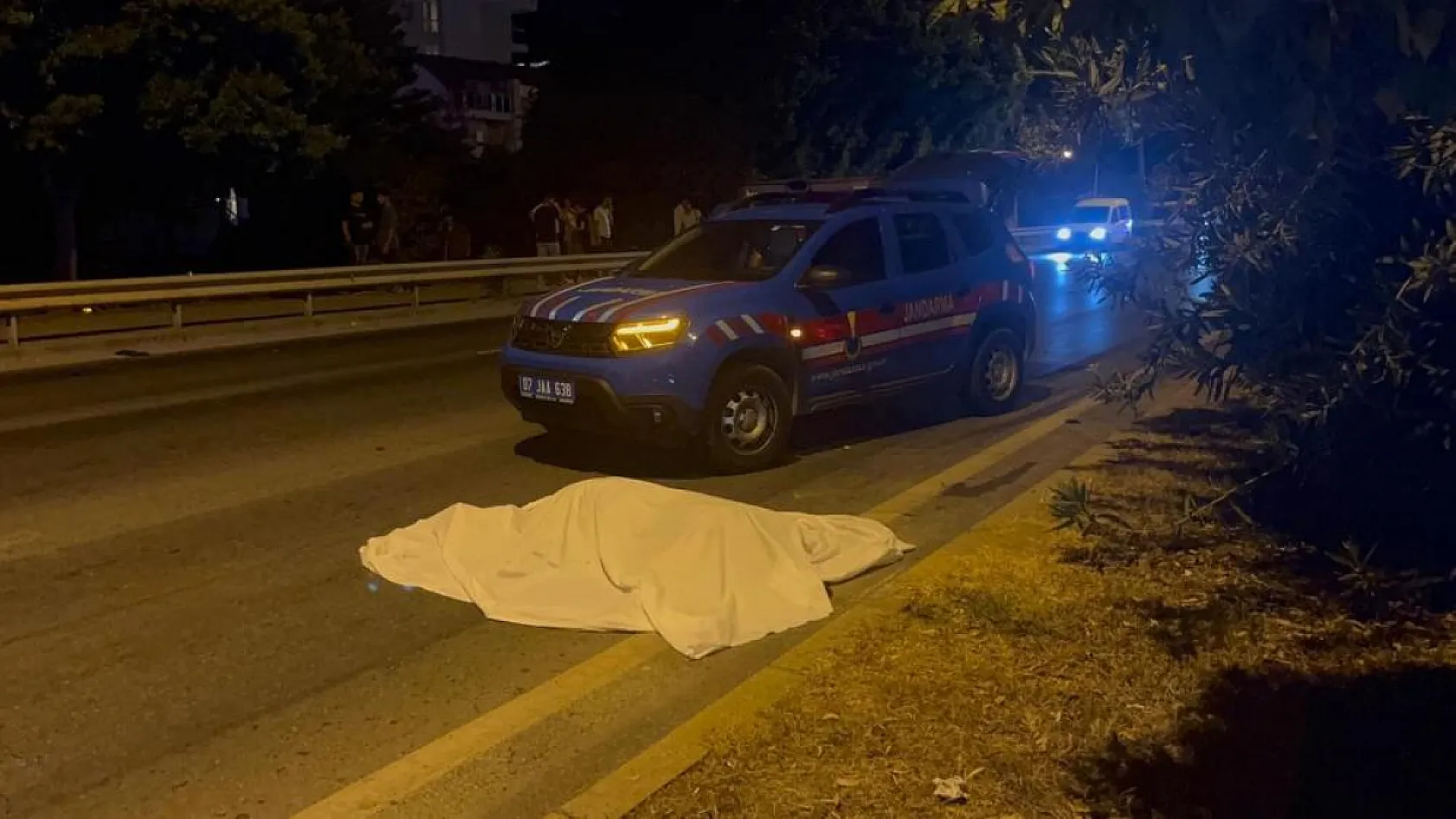 Yaya geçidinden geçerken otomobilin çaptığı Litvanya uyruklu kadın hayatını kaybetti