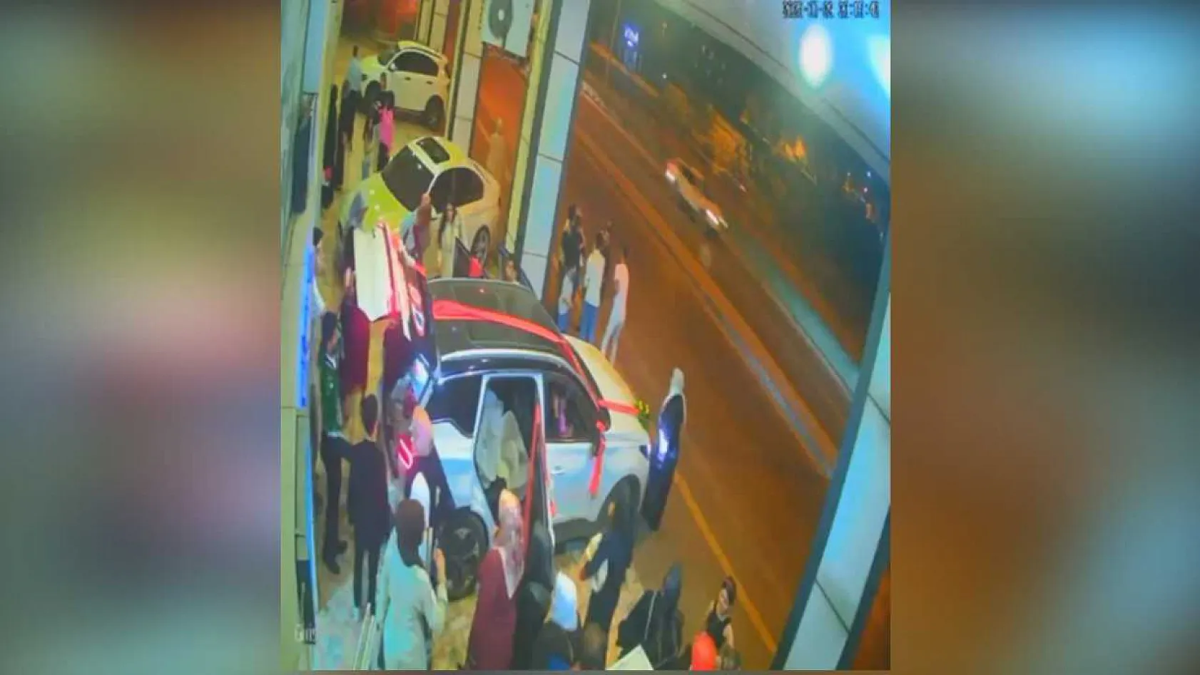 Gelini alan araba damatsız böyle harekete geçti, kazada gelin ölümden döndü