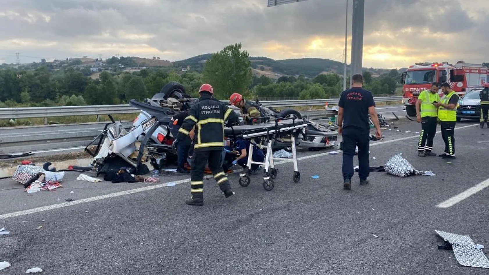 Ailecek Yola Çıktılar, Sabahın İlk Saatlerinde Feci Şekilde Kaza Yaptılar
