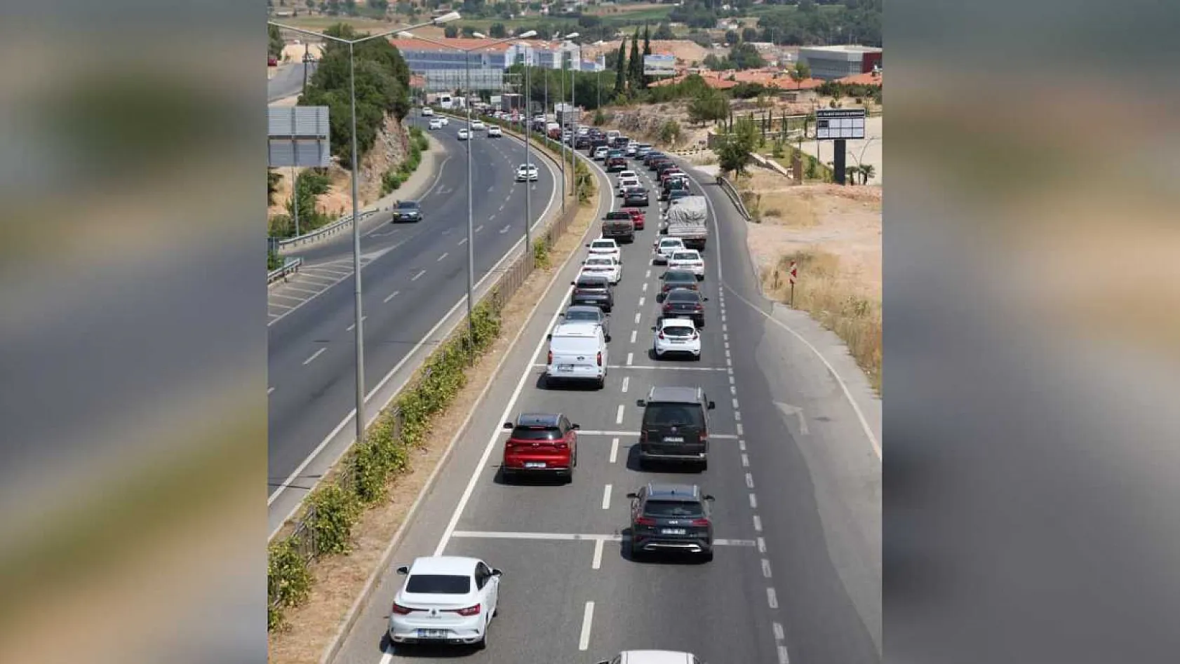 Marmaris, Datça ve Fethiye'den Dönenler Trafiği Kilitledi