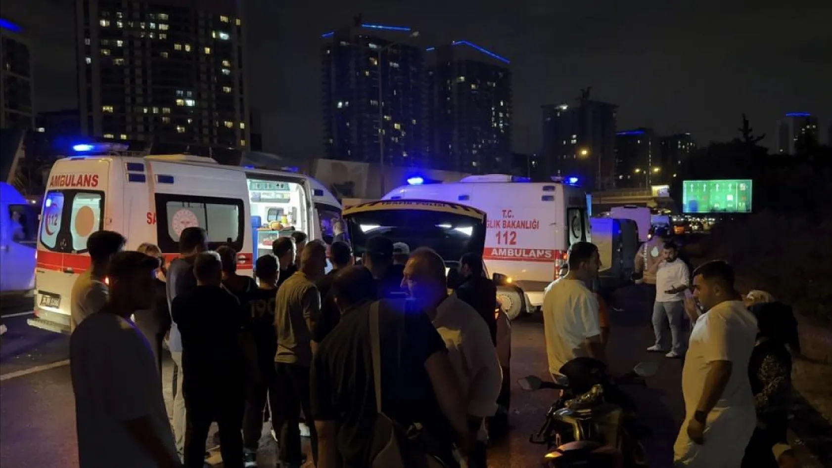 Zincirleme Trafik Kazası: 16 Araç Birbirine Girdi, 6 Kişi Yaralandı