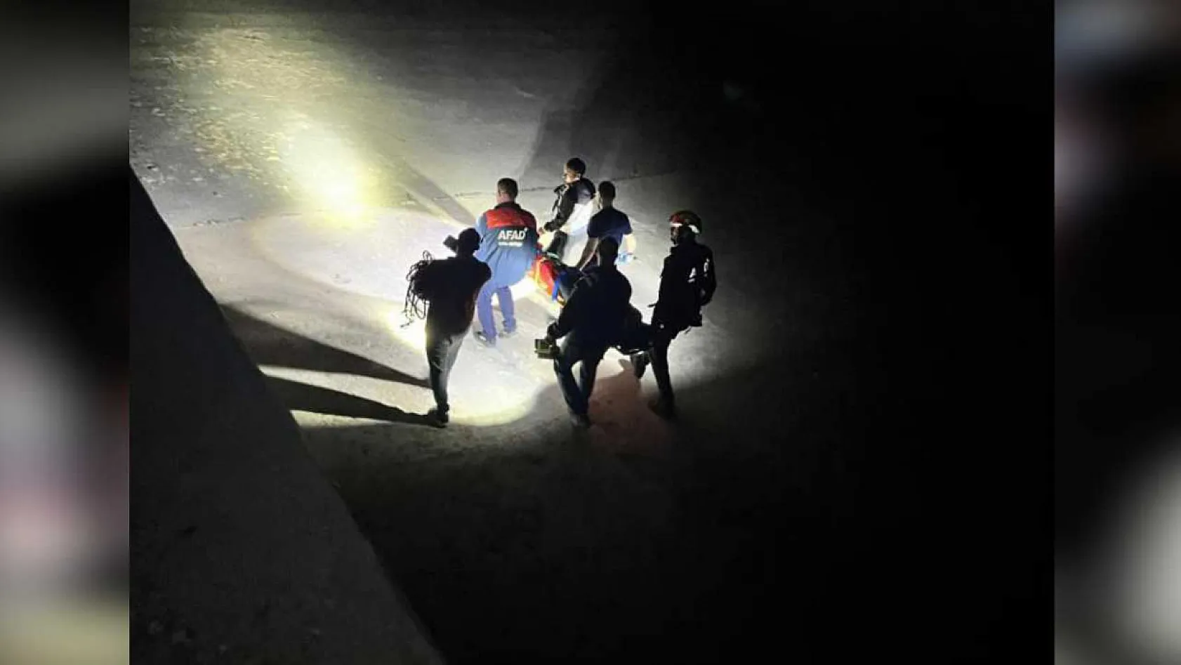 Alkol Alırken Dengesini Kaybetti, 4 Metre Yükseklikten Düştü!