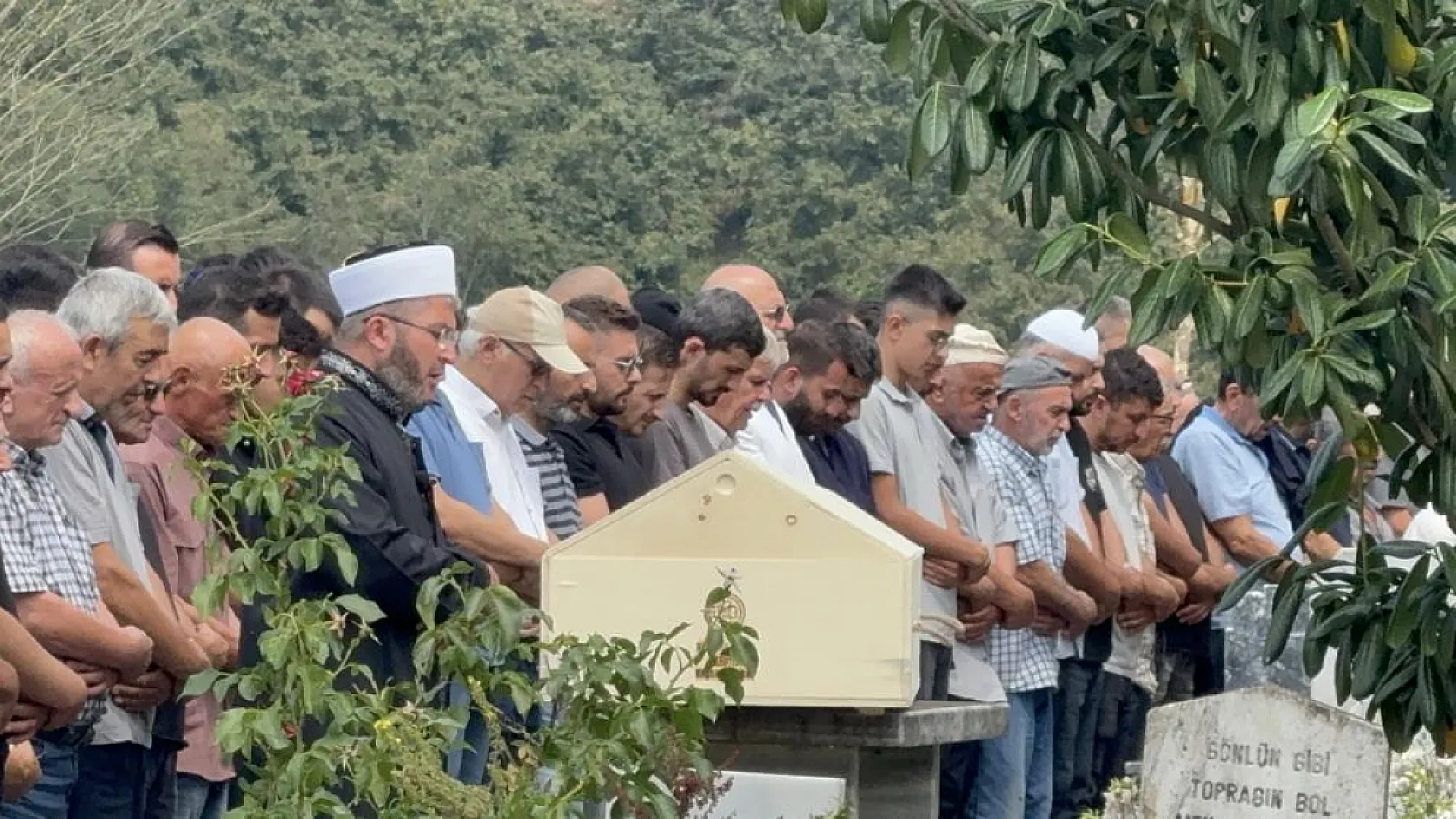 Muğla Akbük Koyu'nda Kaybolan Tatilci Düzce'de Toprağa Verildi