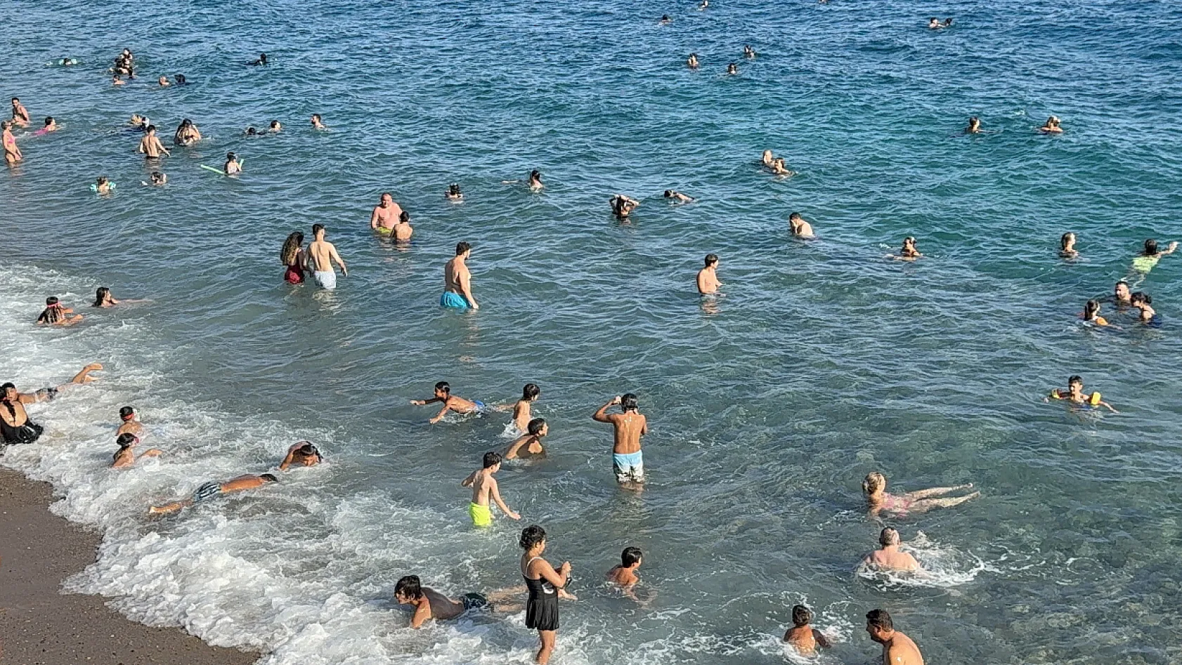 Bodrum'da adım atacak yer kalmadı, nüfus 800 bine ulaştı