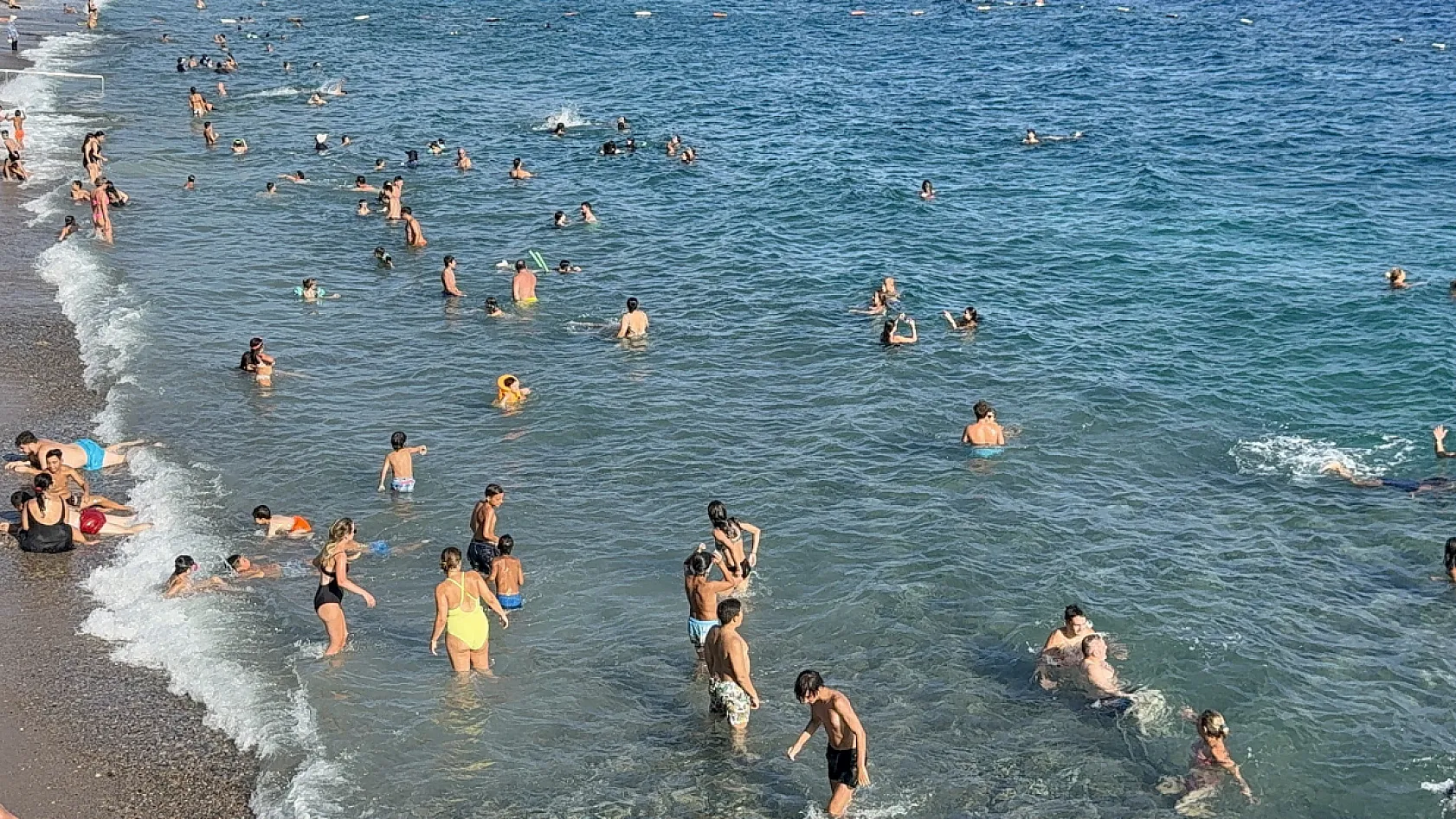 Bodrum'da adım atacak yer kalmadı, nüfus 800 bine ulaştı