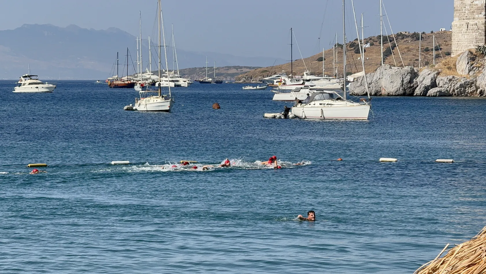 Bodrum'da sağlık için kulaç attılar