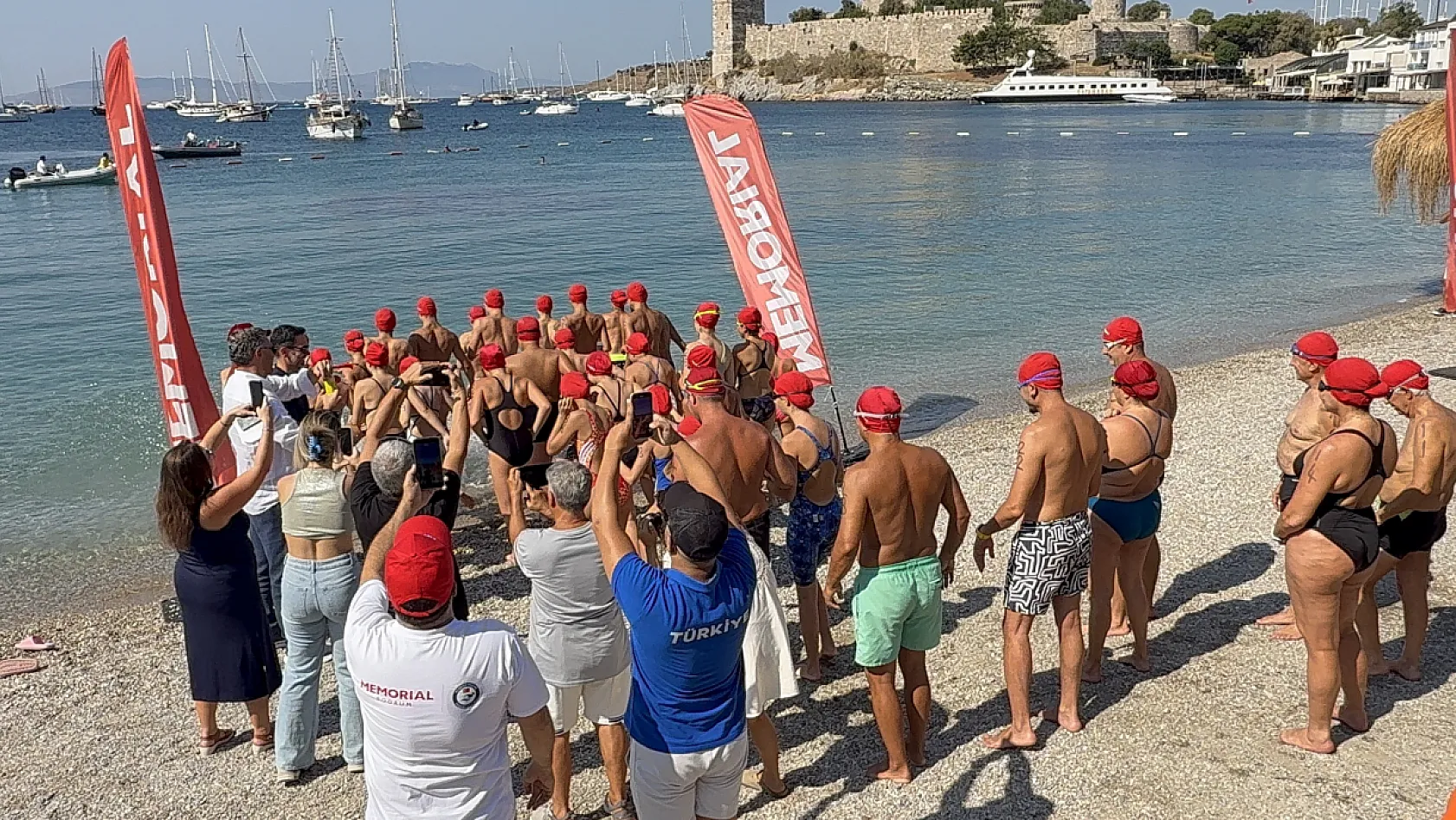 Bodrum'da sağlık için kulaç attılar
