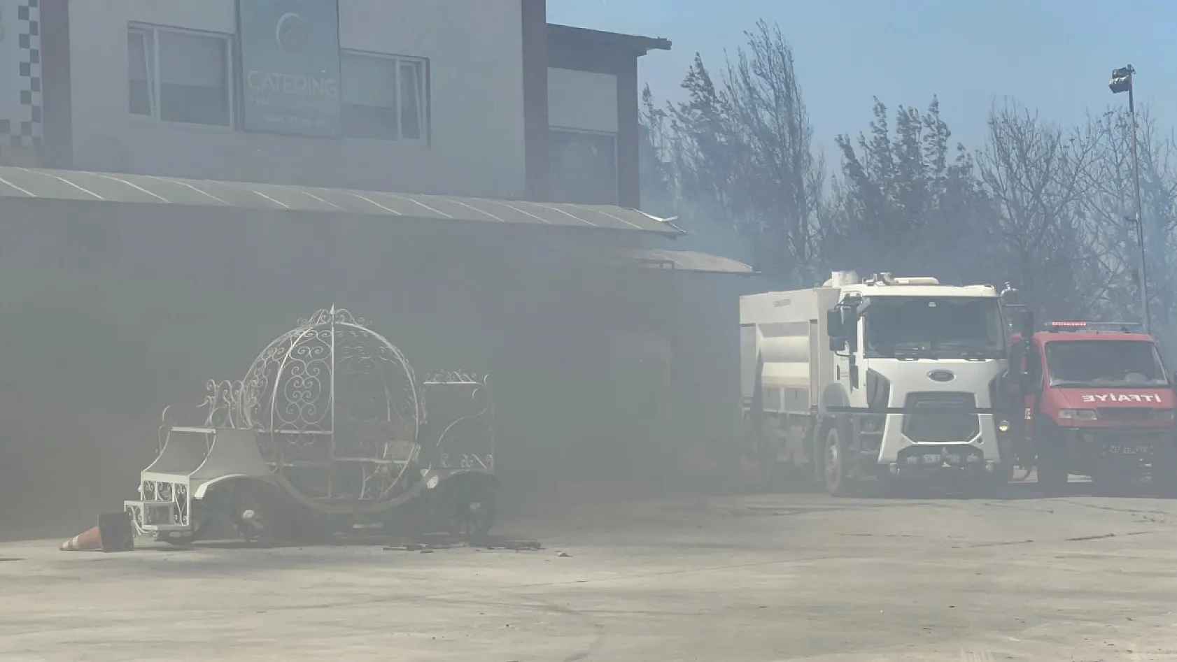 Çanakkale'de yangın işletmelere sıçradı