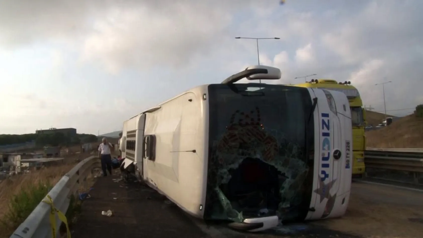 Kuzey Marmara Otoyolu'nda yolcu otobüsü devrildi: 3 ölü, 20 yaralı