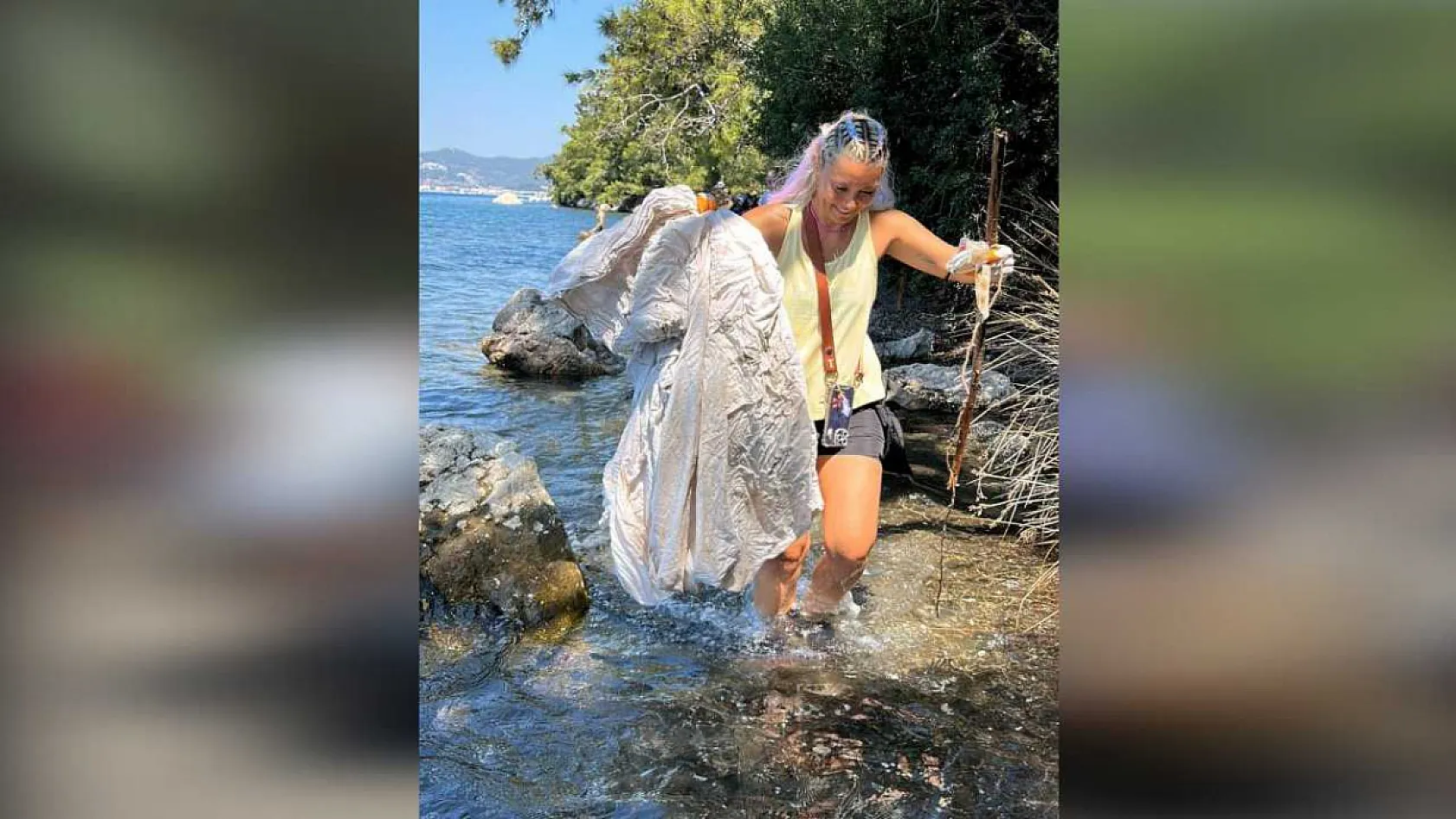 Marmaris'te çevre gönülleri topladıkları çöpleri satıp çöp torbası alıyor
