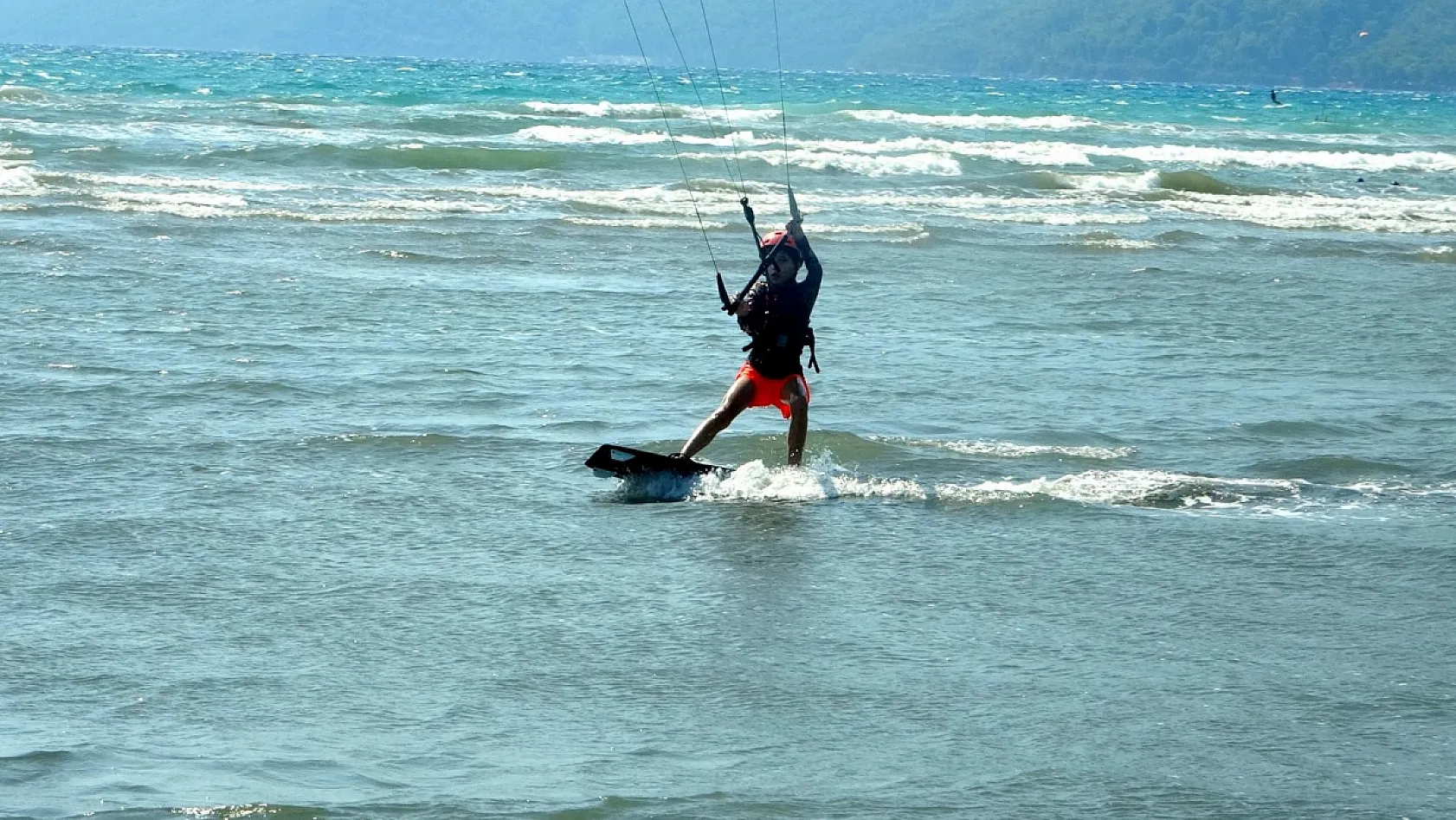 Kitesurf'ün dünyadaki en elverişli noktalarından biri Ula Akyaka