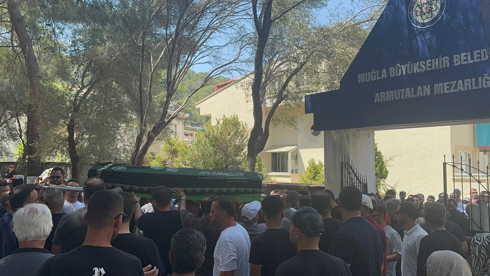 Marmaris'te motosiklet kazasında hayatını kaybeden Arda Kara toprağa verildi
