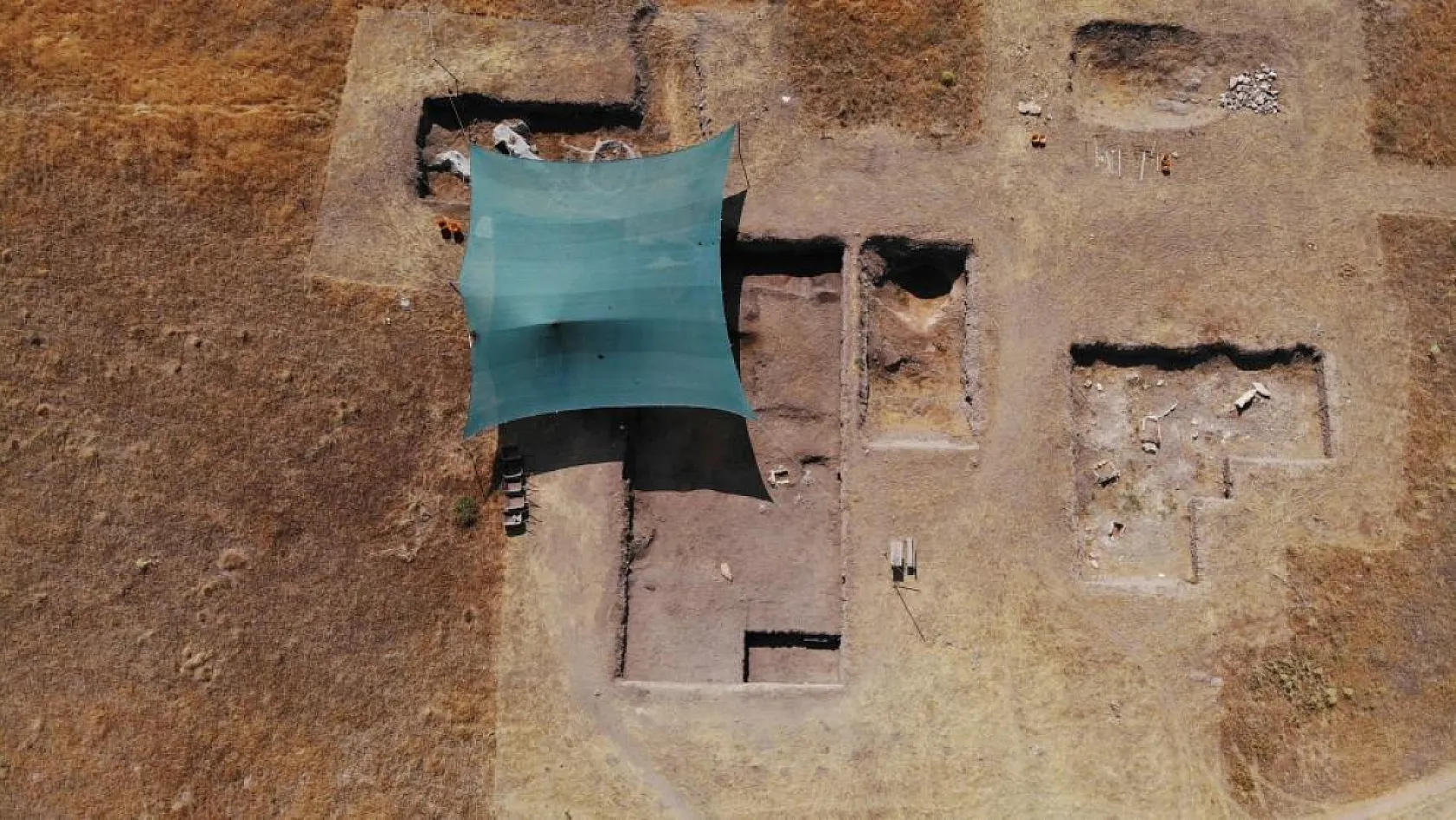 5200 Yıllık Cinayet İzi! Taş Sandukada Katledilmiş İskeletler Bulundu