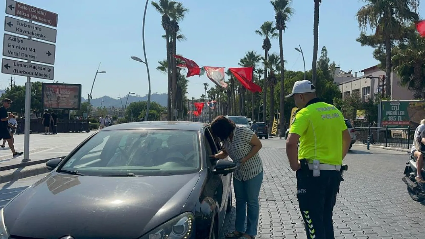 Marmaris'te araçlara tütün kullanımına yönelik denetim