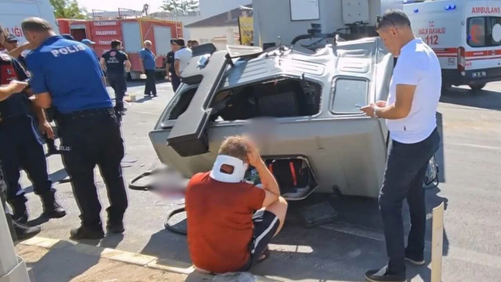 Turistlerin karavanı ile tır çarpıştı: 1'i ağır 3 yaralı