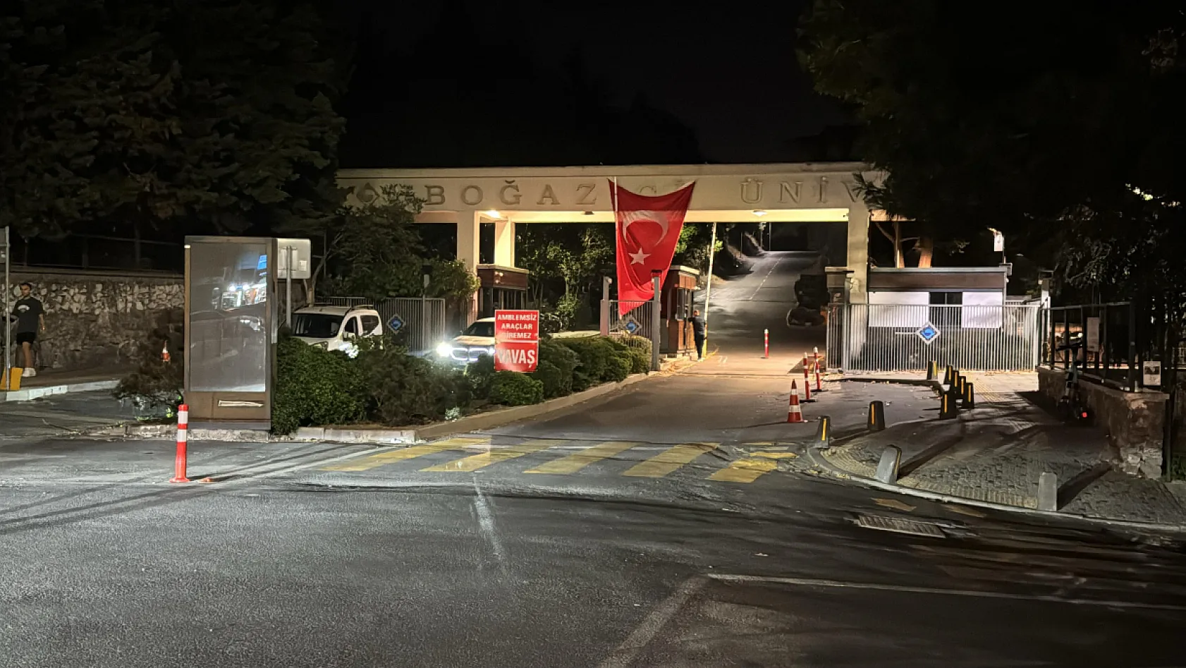 Üniversitede 15 yaşındaki kızı kafasından vuran şahıs aynı silahla intihar etti