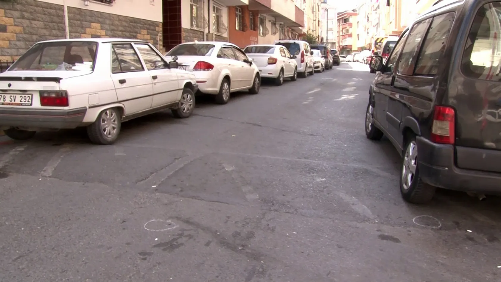 20 yaşındaki genç, sokak ortasında silahla vurularak öldürüldü