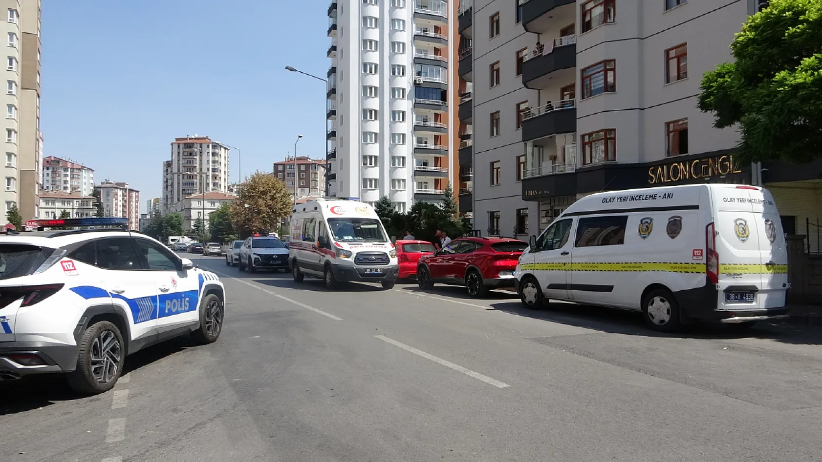 Evinde tabancayla vurulmuş halde bulundu