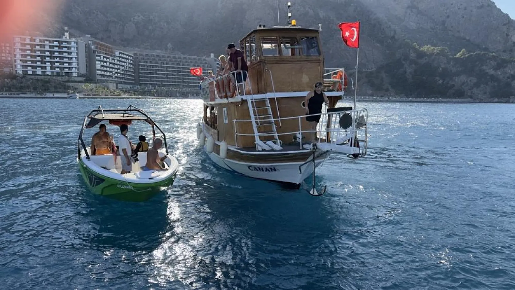 Marmaris'te jet ski ve tur teknesi çarpıştı