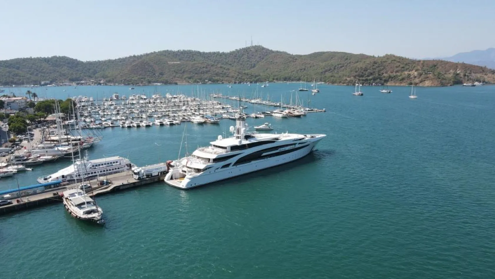 Kazak iş adamının mega yatı Fethiye'de