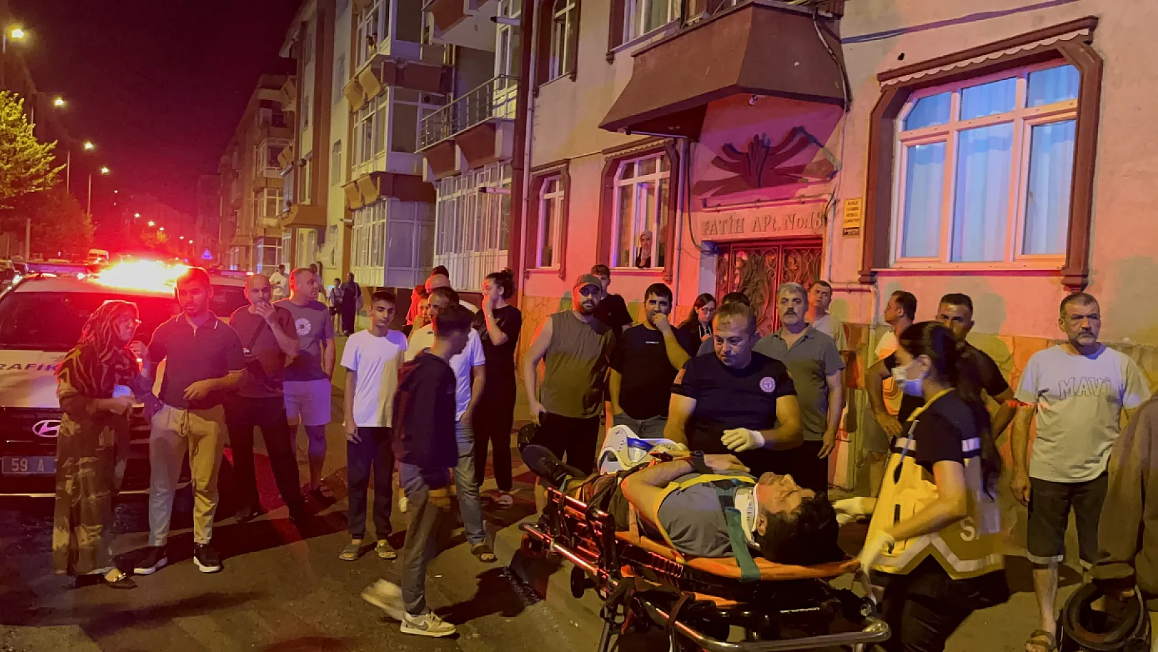 Zincirleme kaza: 3 araç birbirine girdi, ortalık savaş alanına döndü