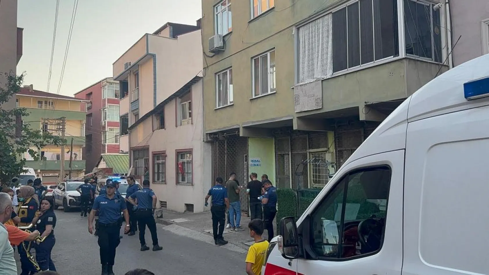 Annesini ve kız kardeşini öldüren 17 yaşındaki zanlı tutuklandı