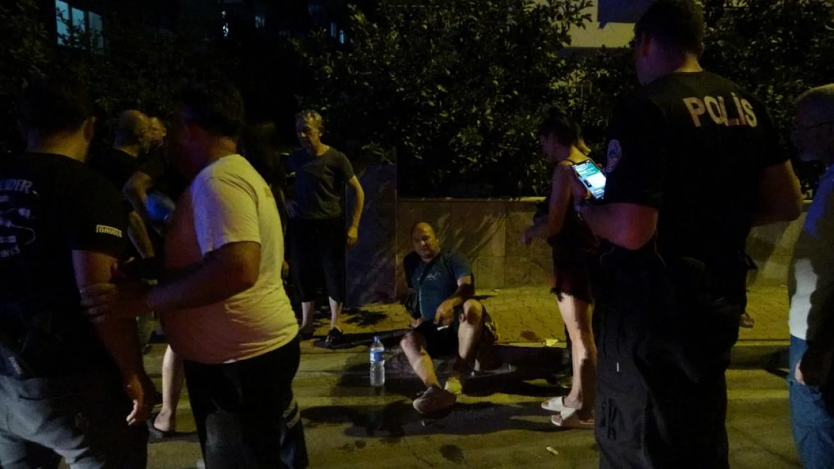 Komşuların apartman bahçesinde portakal koparma tartışması kanlı bitti