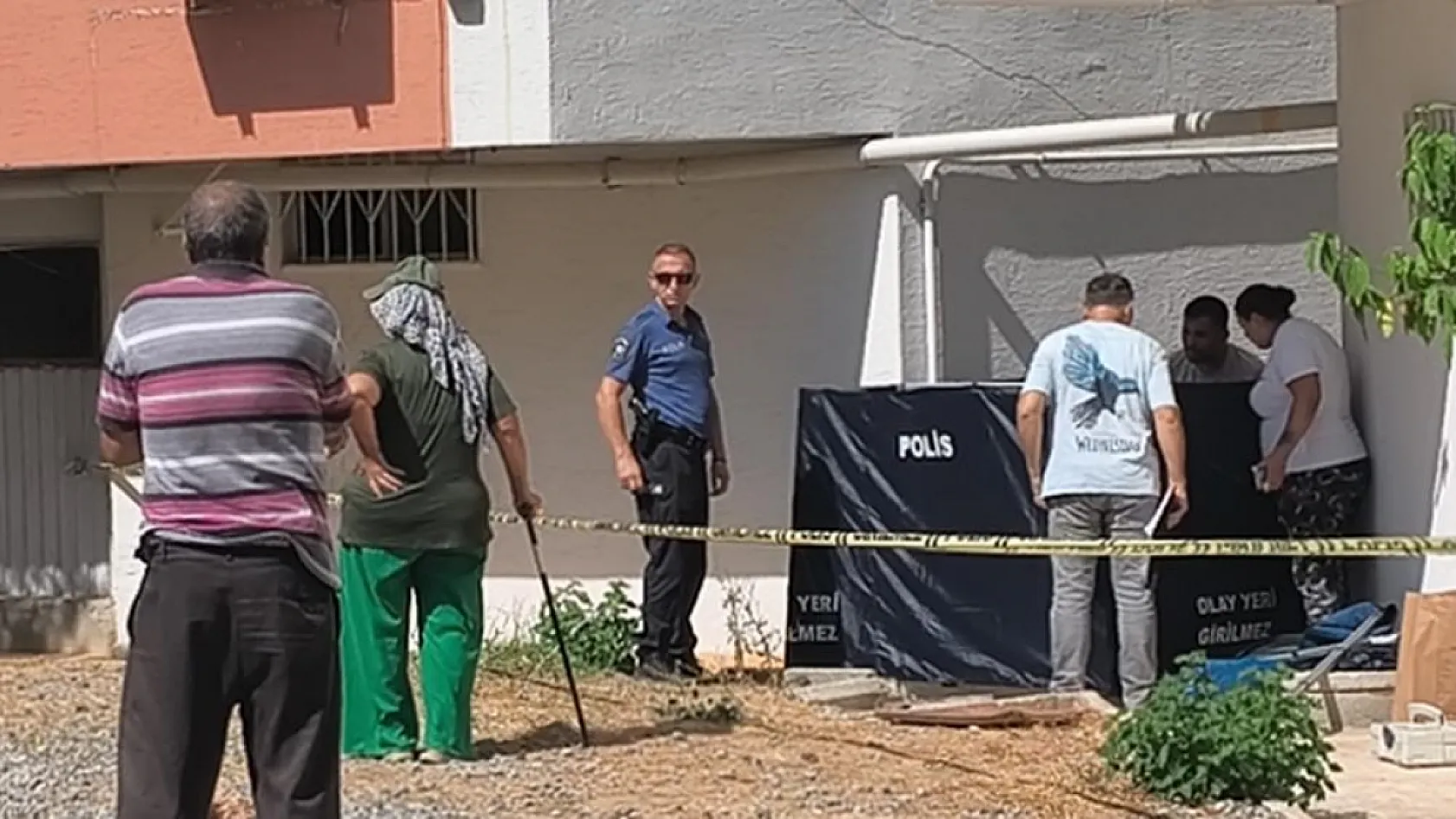 Sokaktan geçen vatandaş dehşeti yaşadı: Hayatını kaybeden genci oğlu sandı