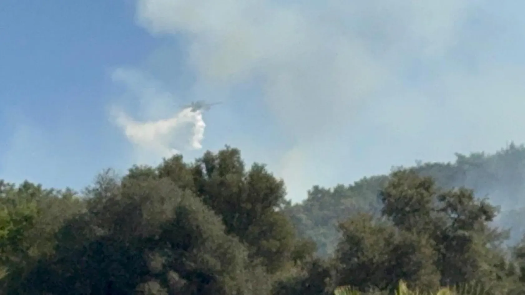 Muğla'da ekipler 3 bölgede alevlerle mücadele ediyor