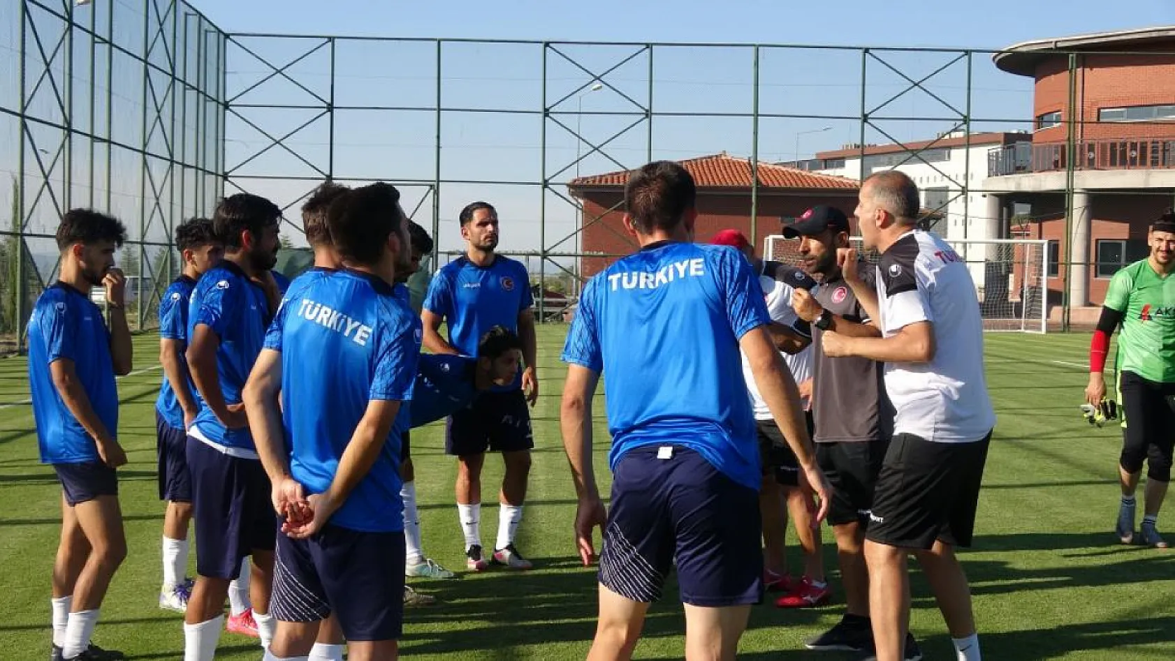 Anne ve babasının sesi oldu, şimdi ise ay-yıldızlı forma için çalışıyor