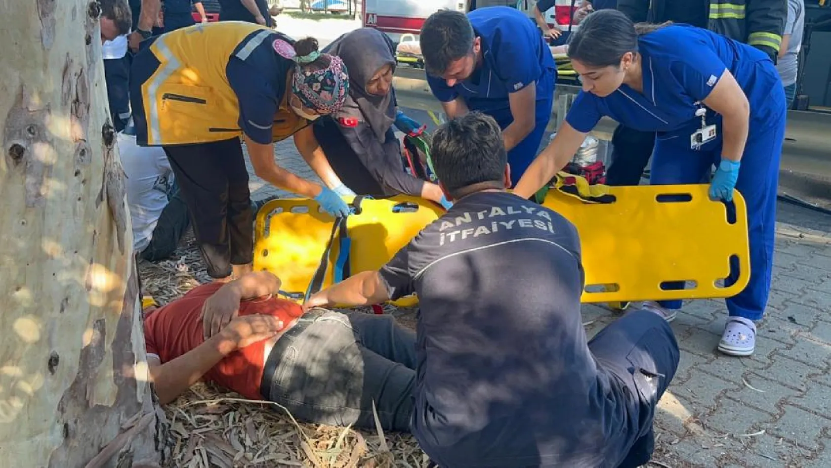 Alanya'da midibüslerin çarpıştığı kazada 15 yaralıdan 2'sinin durumu ciddiyetini koruyor
