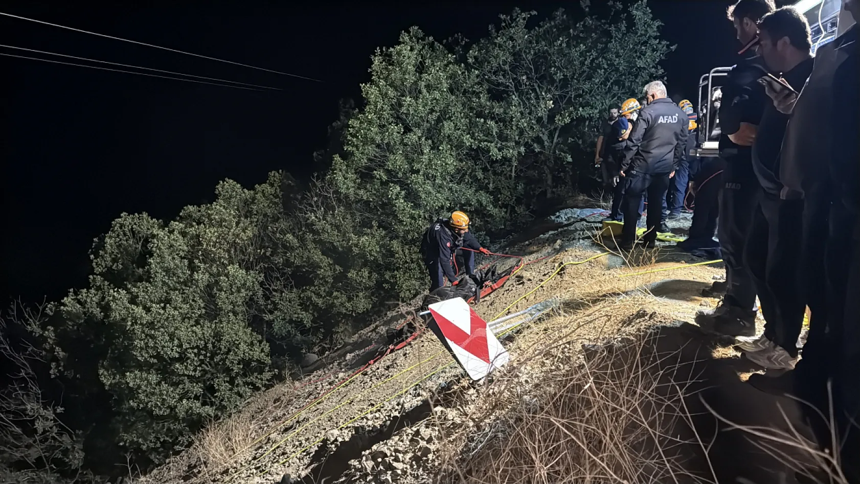 Feci kazada hayatını kaybeden 4 kişinin cesetleri güçlükle çıkartıldı