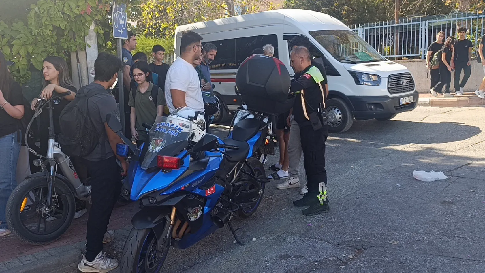 Denetime takılan motosikletli polisin arkasını dönmesini fırsat bilip 'U' dönüşü yaparak kaçtı