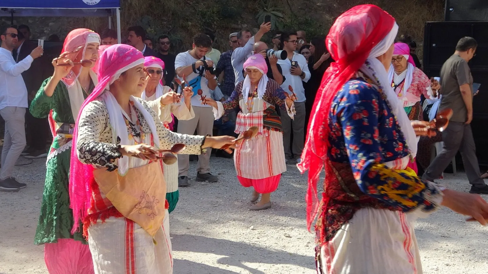 Göktepe Dayanışma ve Kültür festivali kortej yürüyüşüyle başladı