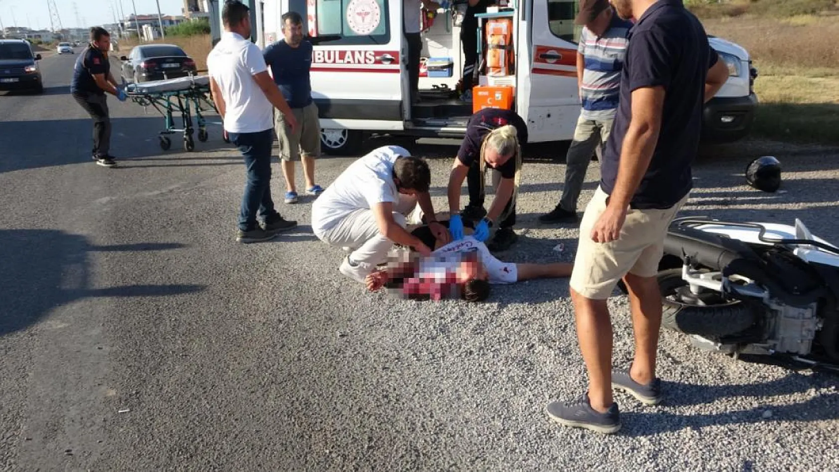 14 yaşındaki çocuğun kullandığı motosiklet kamyonetle çarpıştı: 1 yaralı