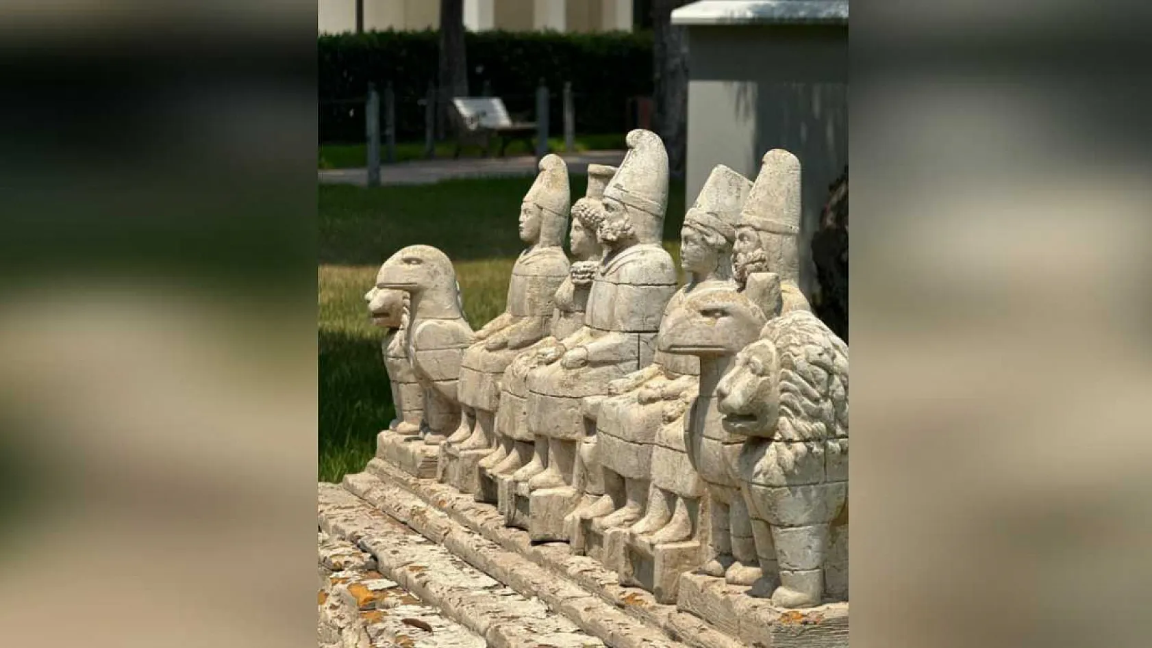 Antalya Kepez'te Açık Hava Müzesi: Muğla Dahil Türkiye'nin 81 İlinden Minyatür Tarihi Eserler Sergileniyor