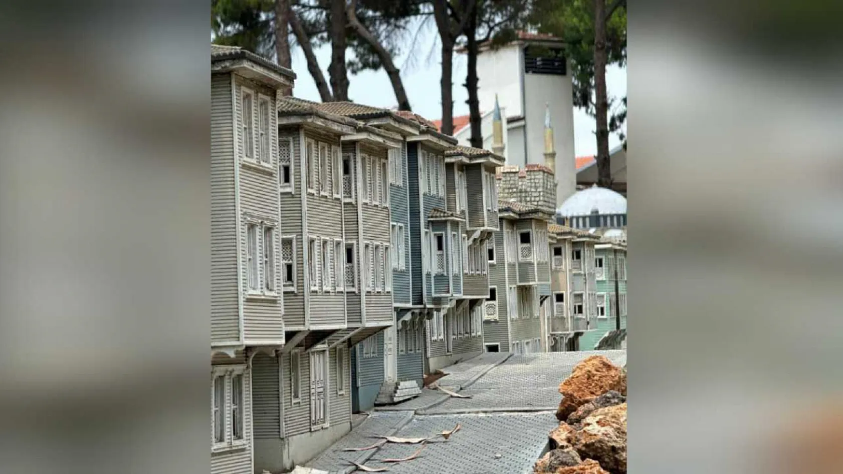 Antalya Kepez'te Açık Hava Müzesi: Muğla Dahil Türkiye'nin 81 İlinden Minyatür Tarihi Eserler Sergileniyor