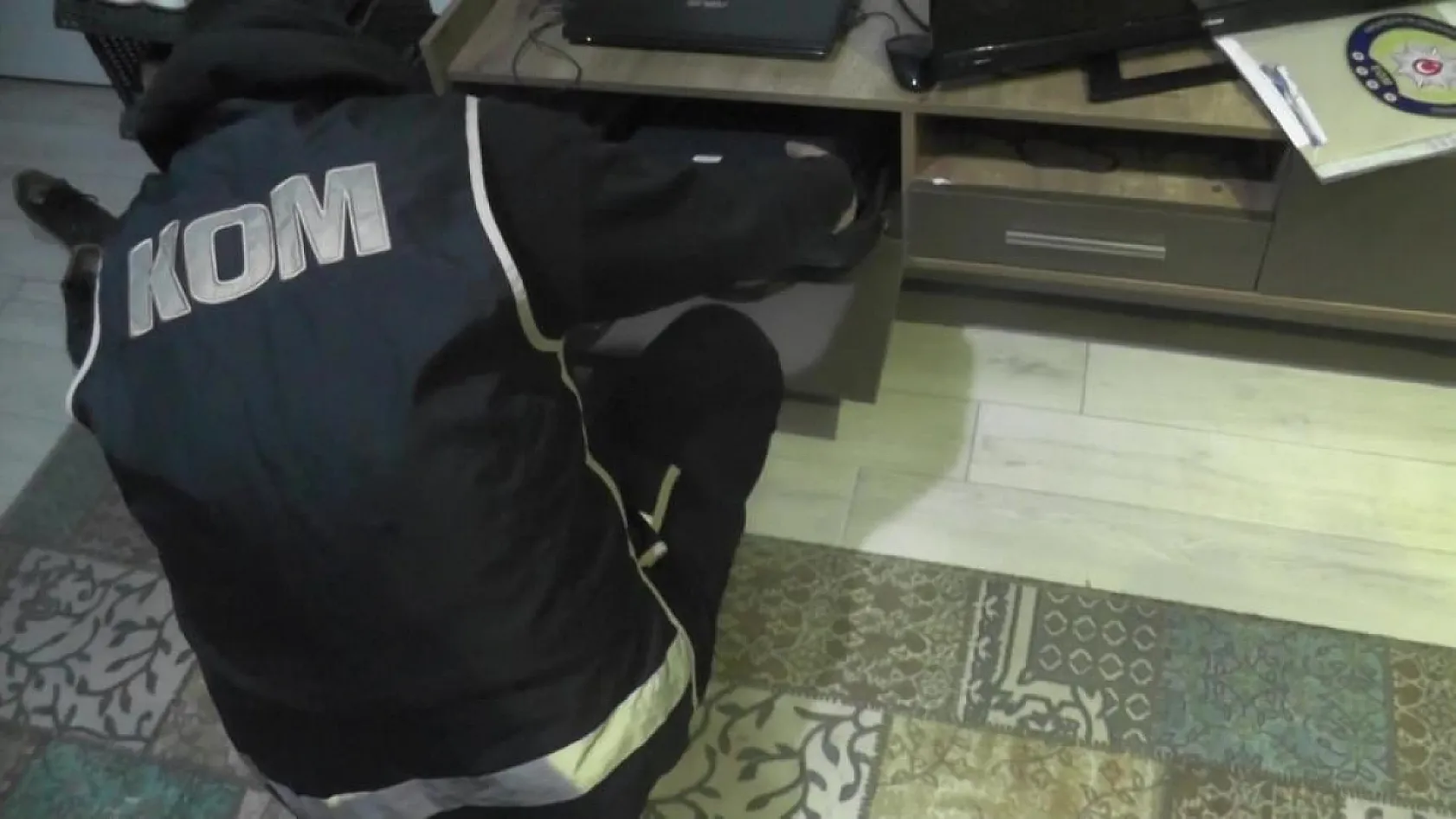 Ehliyetlerine el konulan sürücüler için sahte alkol testi düzenleyen şebekenin 42 üyesi yakalandı